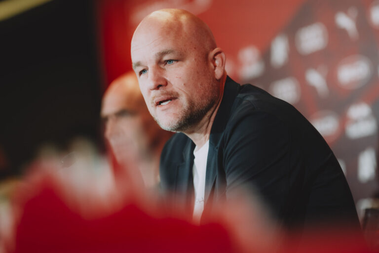 Rouven Schröder, Sportlicher Geschäftsführer des FC Red Bull Salzburg, bei einer Pressekonferenz