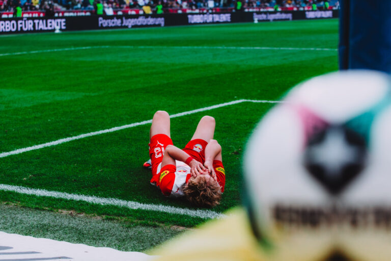 Frans Krätzig vom FC Red Bull Salzburg beim Bundesliga-Spiel gegen den SK Rapid Wien